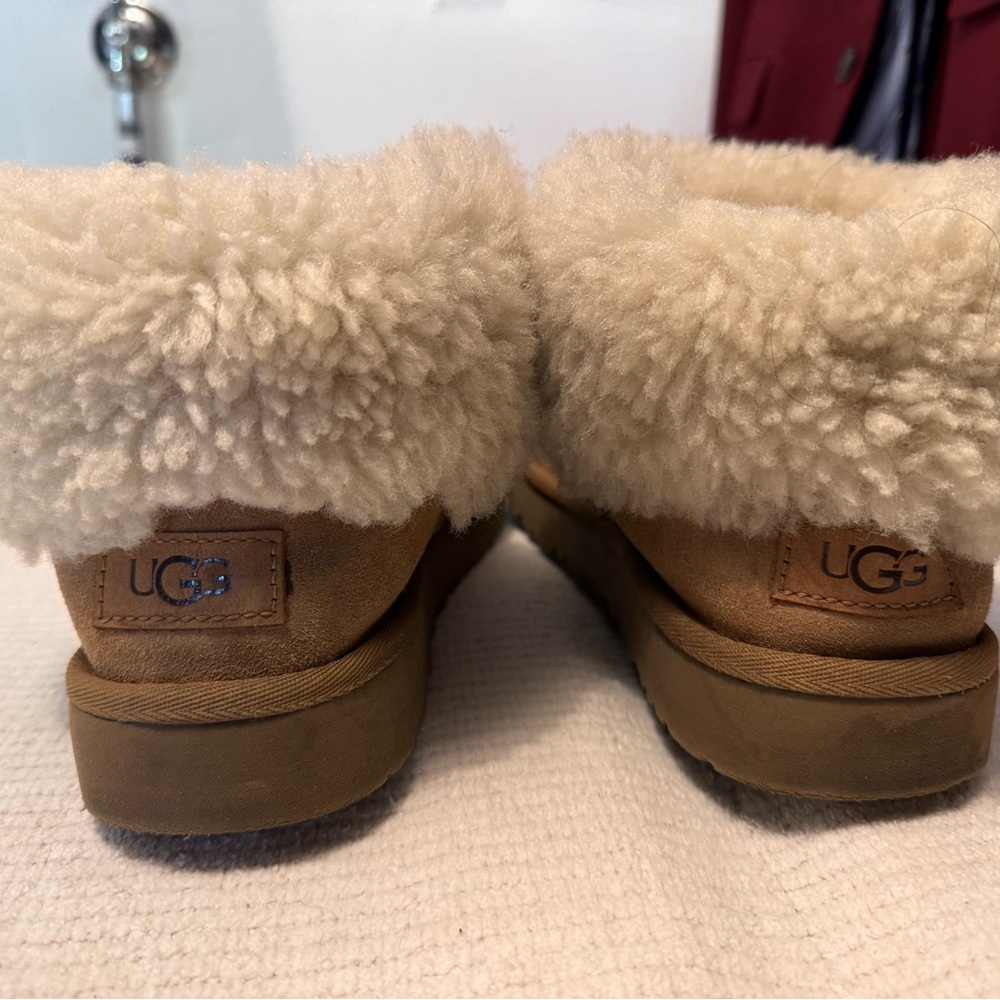 Women’s Mini Uggs with exposed fur
